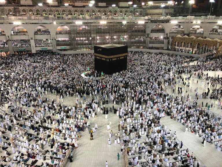 Thousands of pilgrims gather at the Kaaba in Mecca for prayer, showcasing a powerful religious gathering.
